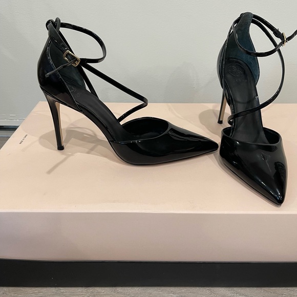 Guess Bizzy Pump in Black Patent Leather - Picture 1 of 8